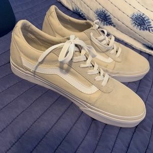 Airwalk sneakers white cream 8.5 like new